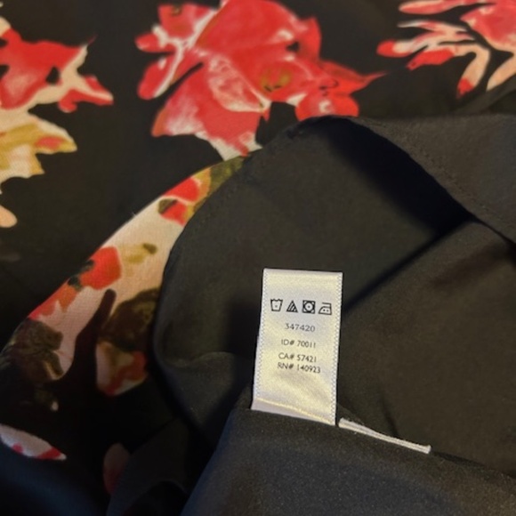 Loft -Red and Black Floral dress- Size 6 petite - Picture 7 of 7